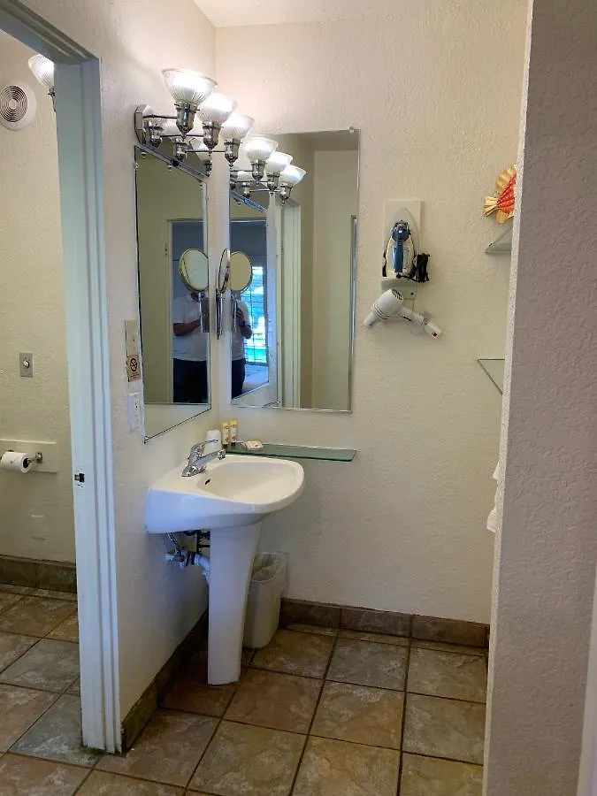 Desert Paradise Gay Mens Clothing Optional Resort 4*, Palm Springs United States
