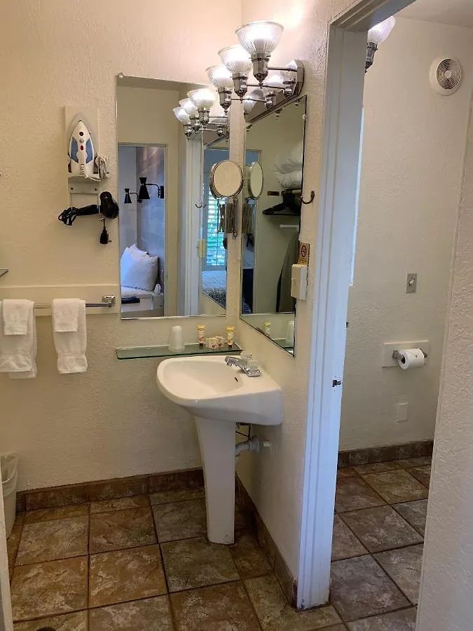 **** Hotel Desert Paradise Gay Mens Clothing Optional Resort United States