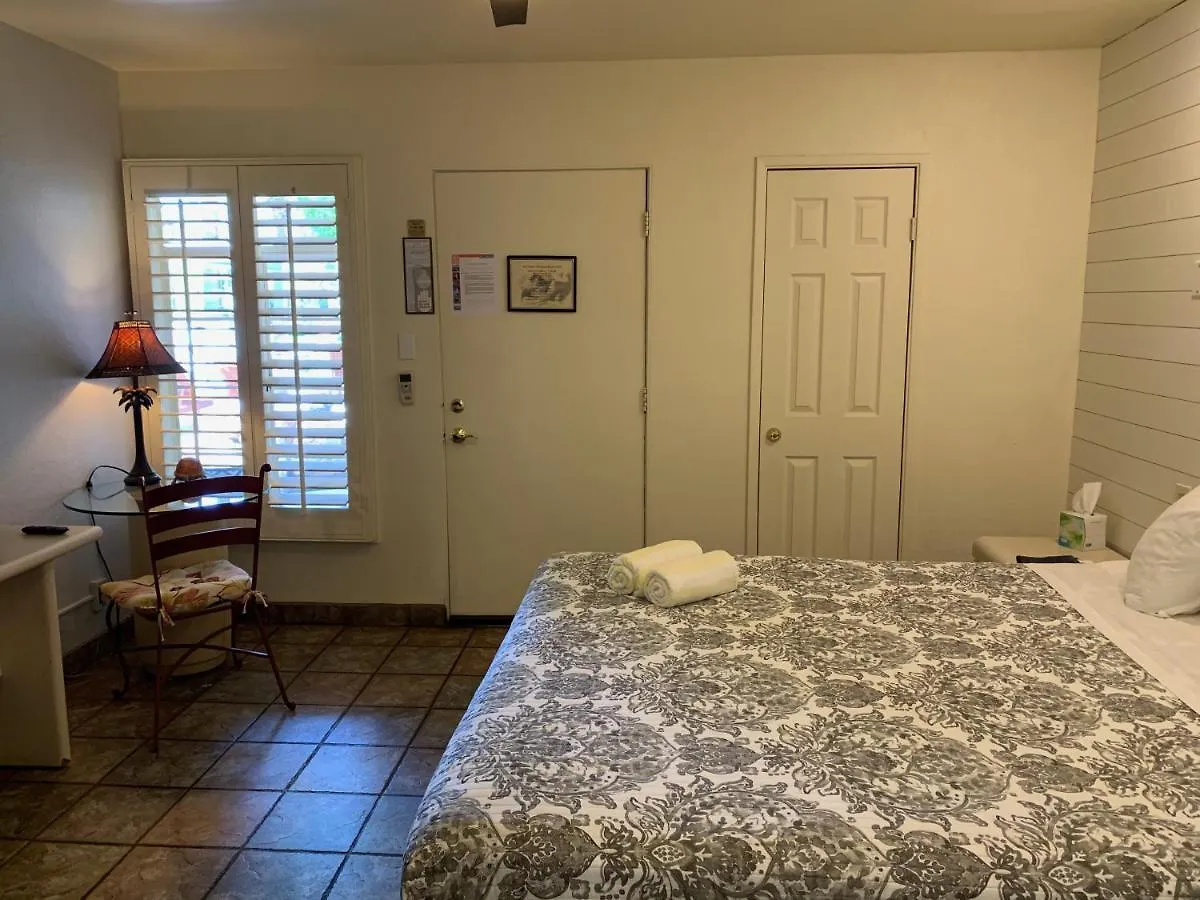 **** Hotel Desert Paradise Gay Mens Clothing Optional Resort United States