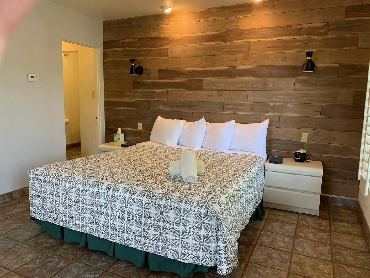**** Hotel Desert Paradise Gay Mens Clothing Optional Resort United States