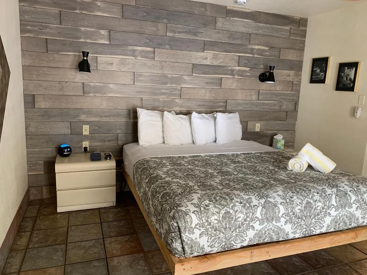 Desert Paradise Gay Mens Clothing Optional Resort 4*, Palm Springs United States