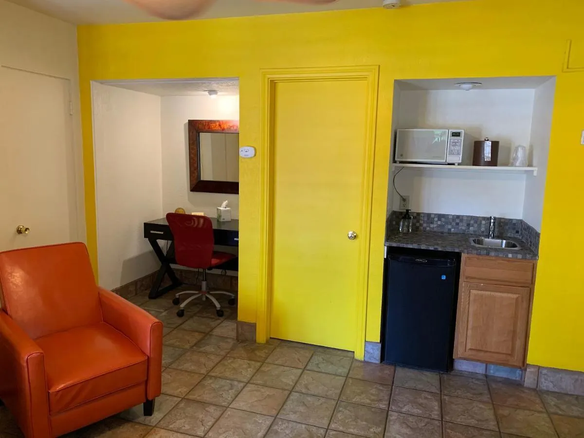 **** Hotel Desert Paradise Gay Mens Clothing Optional Resort United States
